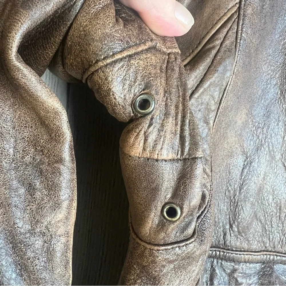 Vintage LeatherTown Bomber Aviator
Leather Jacket Size 40 Embroidered
Michelob - Picture 6 of 16